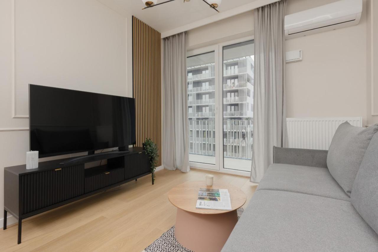 Wola Spacious Flat With Air Conditioning & Balcony By Noclegi Renters Varsóvia Exterior foto