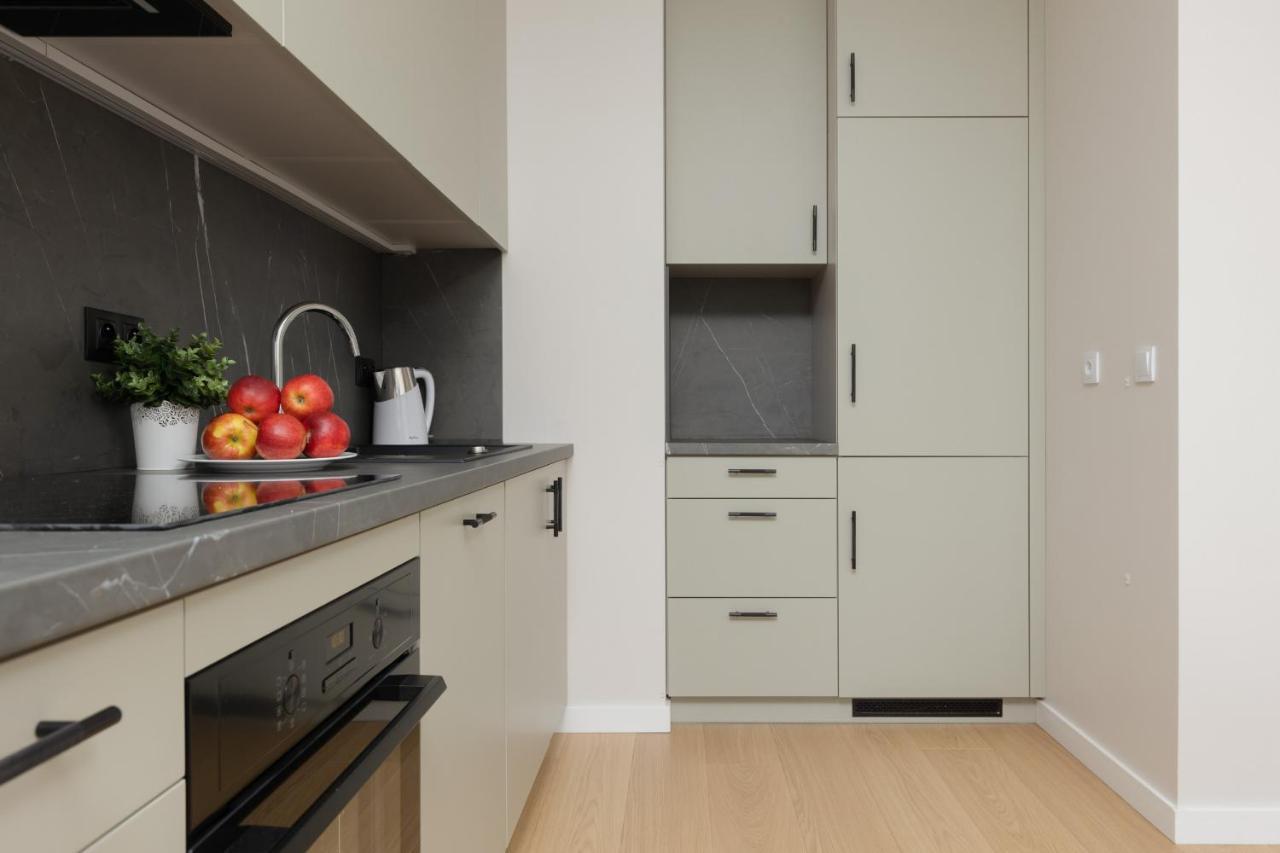 Wola Spacious Flat With Air Conditioning & Balcony By Noclegi Renters Varsóvia Exterior foto