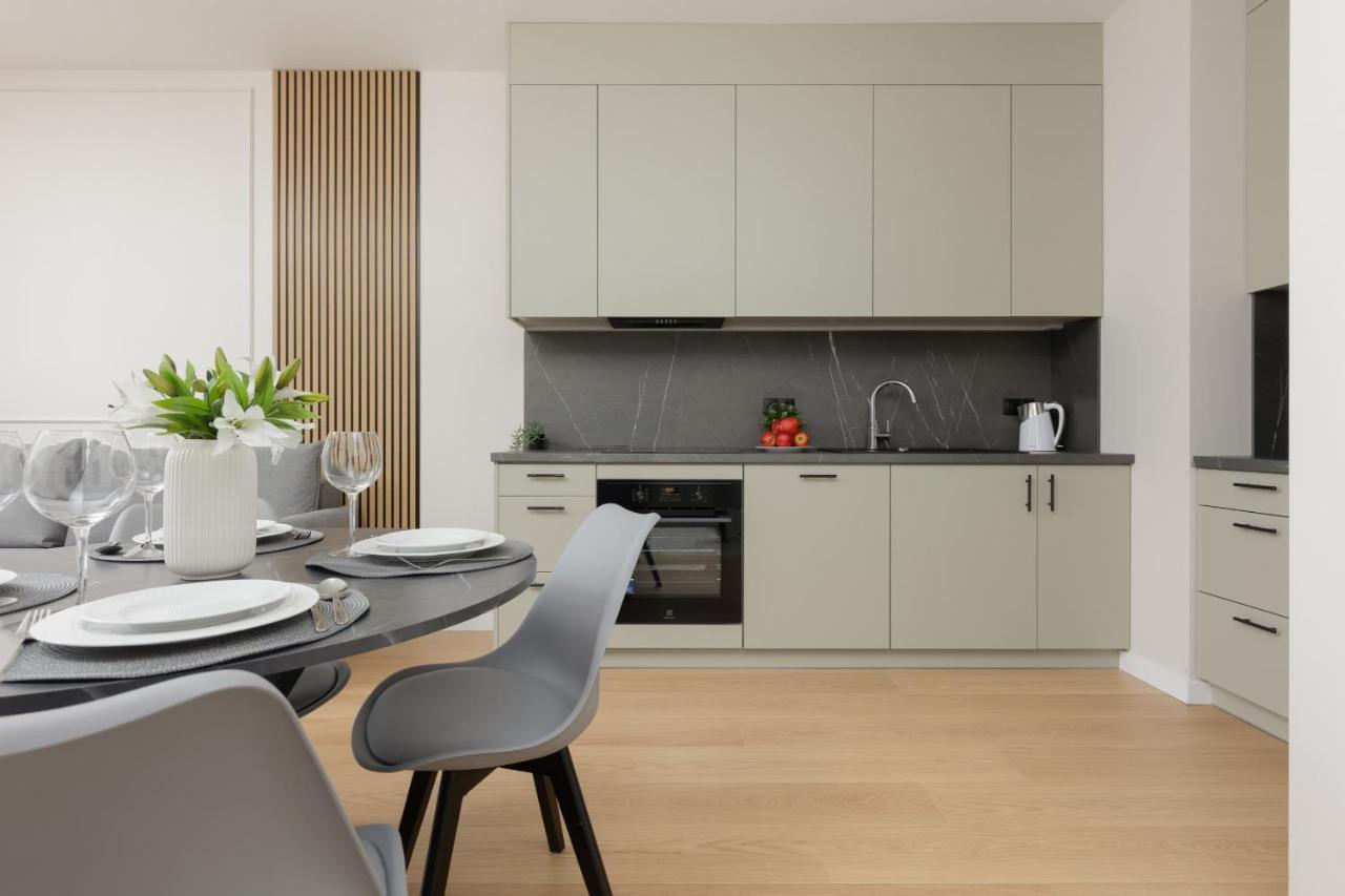 Wola Spacious Flat With Air Conditioning & Balcony By Noclegi Renters Varsóvia Exterior foto
